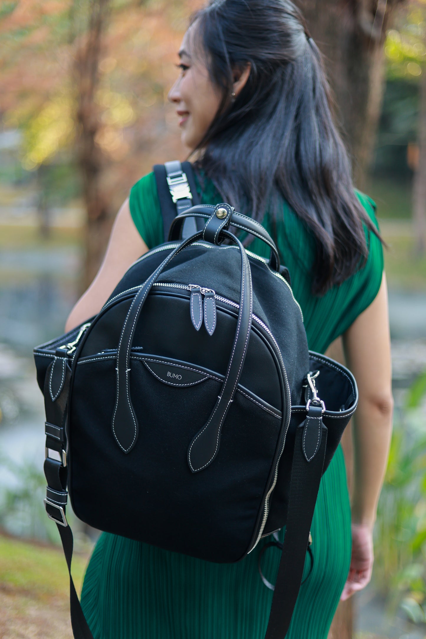 The BUMO Carryall in Black Sesame